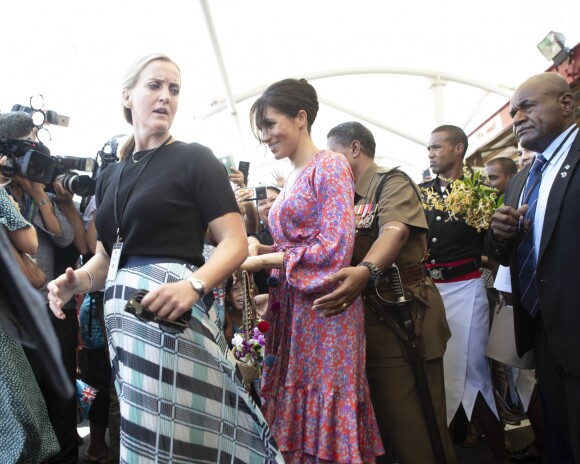 Meghan Markle, duchesse de Sussex (enceinte) au marché de Suva lors de son voyage officiel aux îles Fidji, le 24 octobre 2018.