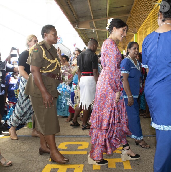 Meghan Markle, duchesse de Sussex (enceinte) au marché de Suva lors de son voyage officiel aux îles Fidji, le 24 octobre 2018.