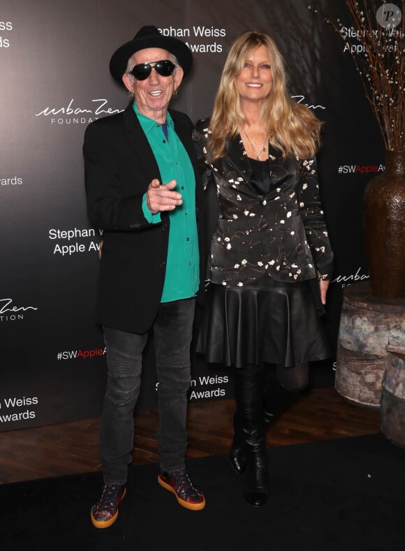 Keith Richards et sa femme Patti Hansen au photocall de la soirée des "Stephan Weiss Apple Awards" à New York, le 24 octobre 2018.
