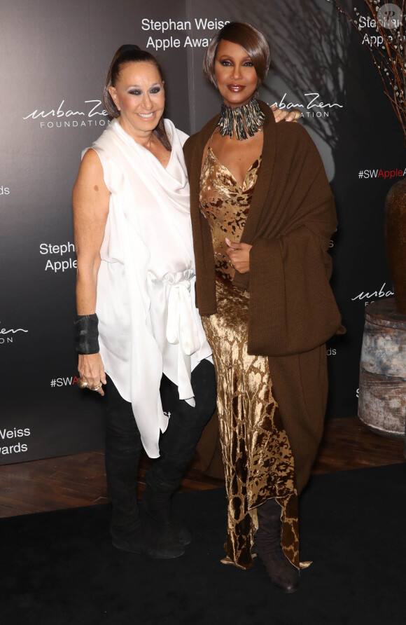 Donna Karan and Iman au photocall de la soirée des "Stephan Weiss Apple Awards" à New York, le 24 octobre 2018.