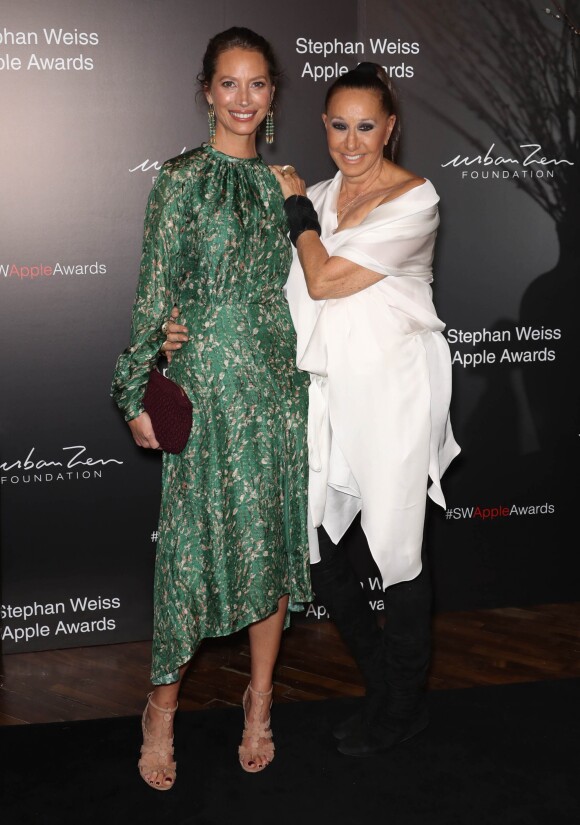 Christy Turlington and Donna Karan au photocall de la soirée des "Stephan Weiss Apple Awards" à New York, le 24 octobre 2018.