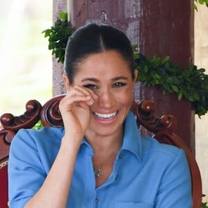 Le prince Harry et Meghan Markle au Tupou College de Tonga lors de leur tournée officielle, le 26 octobre 2018.