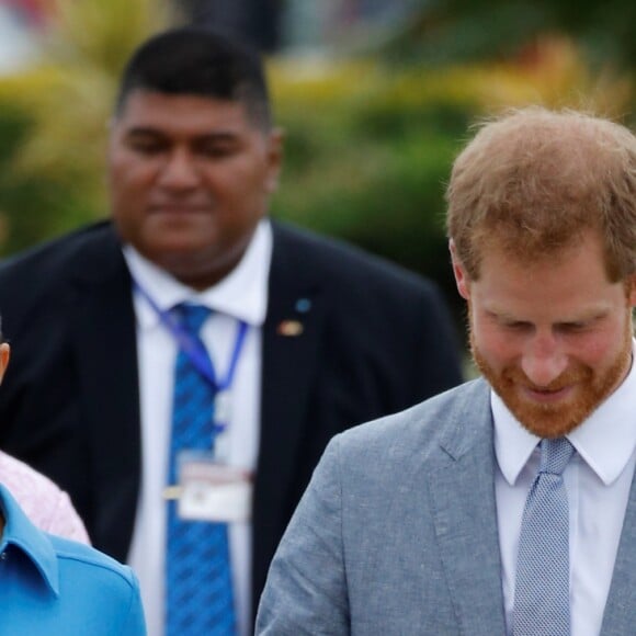 Le prince Harry et Meghan Markle lors de leur départ du royaume des Tonga, à l'aéroport de Fua'amotu, le 26 octobre 2018.