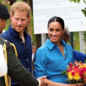 Le prince Harry, duc de Sussex, et Meghan Markle, duchesse de Sussex visitent le Tupou College, à Toloa, sur l'île de Tongatapu, aux Tonga, le 26 octobre 2018.