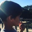 Alessandra Sublet publie une photo de son fils Alphonse lors de vacances au Puy du fou le 25 octobre 2018.