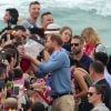 Le prince Harry, duc de Sussex, et Meghan Markle, duchesse de Sussex, enceinte, en visite à Bondi Beach dans la banlieue de Sydney, le 19 octobre 2018. Ils y ont rencontré Danielle Bazergy, étonnant sosie de Meghan.
