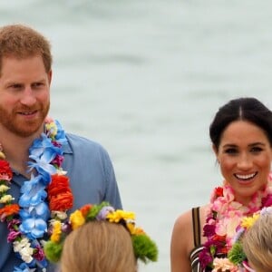 Le prince Harry, duc de Sussex, et Meghan Markle, duchesse de Sussex, enceinte, en visite à Bondi Beach dans la banlieue de Sydney, le 19 octobre 2018. Ils y ont rencontré Danielle Bazergy, étonnant sosie de Meghan.