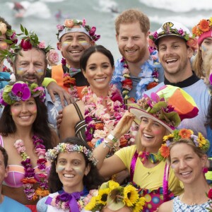 Le prince Harry, duc de Sussex, et Meghan Markle, duchesse de Sussex, enceinte, en visite à Bondi Beach dans la banlieue de Sydney, le 19 octobre 2018. Ils y ont rencontré Danielle Bazergy, étonnant sosie de Meghan.