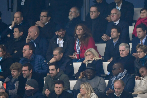 Marlène Schiappa, son mari Cédric Brugière, Frank McCourt (Propriétaire de l'Olympique de Marseille), Camille Combal, guest et Basile Boli dans les tribunes du stade Vélodrome lors du match de football de ligue 1 opposant le Paris Saint-Germain (PSG) à l'Olympique de Marseille (OM) à Marseille, France, le 28 octobre 2018. Le PSG a gagné 2-0. © Lionel Urman/Bestimage