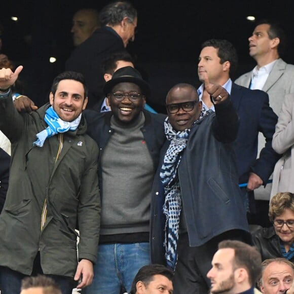 Camille Combal, Basile Boli et Margarita Louis-Dreyfus dans les tribunes du stade Vélodrome lors du match de football de ligue 1 opposant le Paris Saint-Germain (PSG) à 'Olympique de Marseille (OM) à Marseille, France, le 28 octobre 2018. Le PSG a gagné 2-0. © Lionel Urman/Bestimage