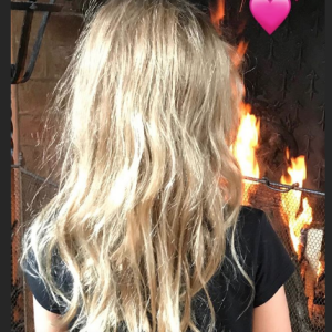 Carla Bruni a publié une nouvelle photo de sa fille Giulia de dos dans sa story Instagram le 29 octobre 2018