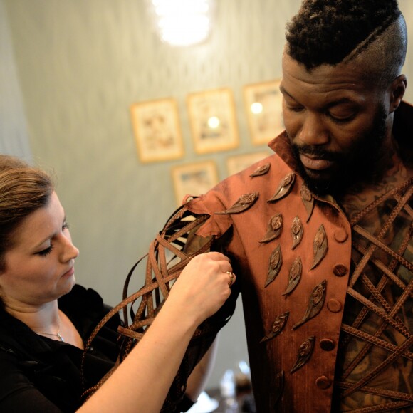 Semi-exclusif - Djibril Cissé (habillé par le chocolatier Jean-Luc Decluzeau) - Essayage en prévisions du défilé du salon du chocolat 2018 à l'hotel Tocadéro La Tour à Paris le 17 octobre 2018. © Veeren/Bestimage