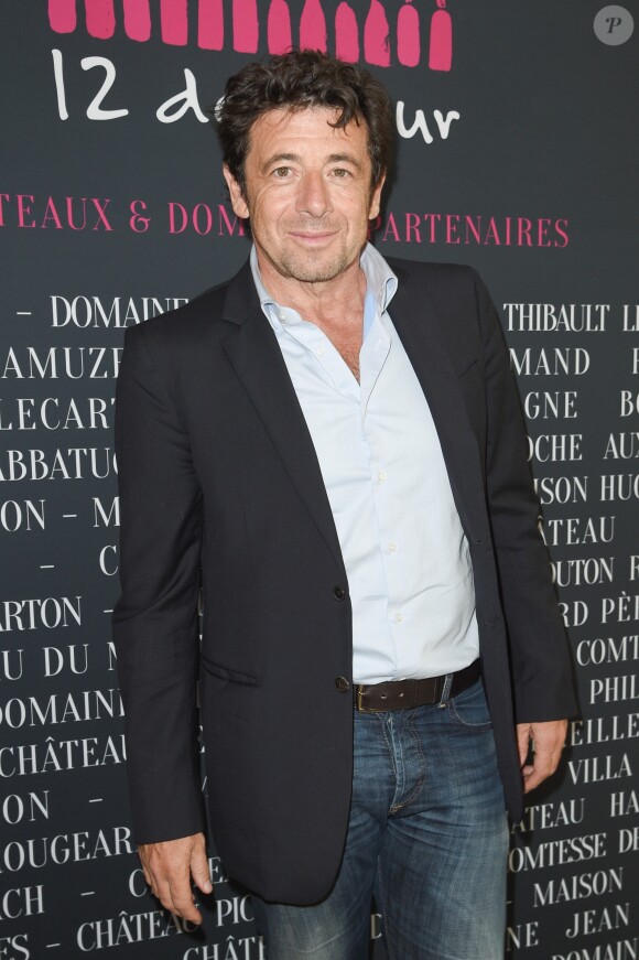 Patrick Bruel - L'association 12 de coeur (vignerons et négociants en vin français) remet un chèque de 800 000 euros aux Restos du Coeur, produit d'une vente aux enchères caritative de lots de vin à Hong Kong en mai dernier. Paris, le 16 octobre 2018. © Coadic Guirec / Bestimage