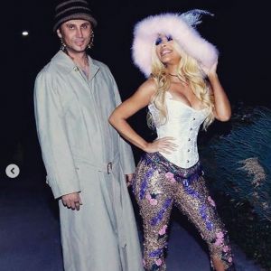 Jonathan Cheban et Kim Kardashian déguisés en Tommy Lee et Pamela Anderson pour Halloween. Octobre 2018.