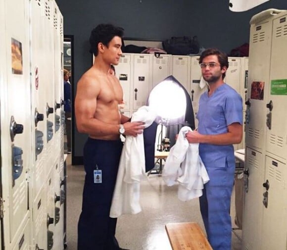 Jake Borelli sur le tournage de Grey's Anatomy, Instagram, le 5 octobre 2018