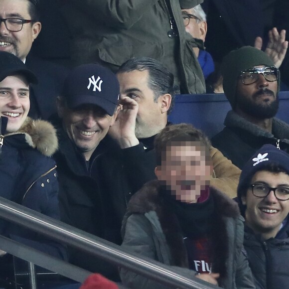 Gad Elmaleh, son fils Noé, et Nicolas Anelka au match de Ligue 1 PSG - Lille au Parc des Princes à Paris, le 2 novembre 2018.