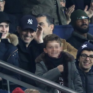 Gad Elmaleh avec son fils Noé, Nicolas Anelka au match de Ligue 1 PSG - Lille au Parc des Princes à Paris, le 2 novembre 2018.