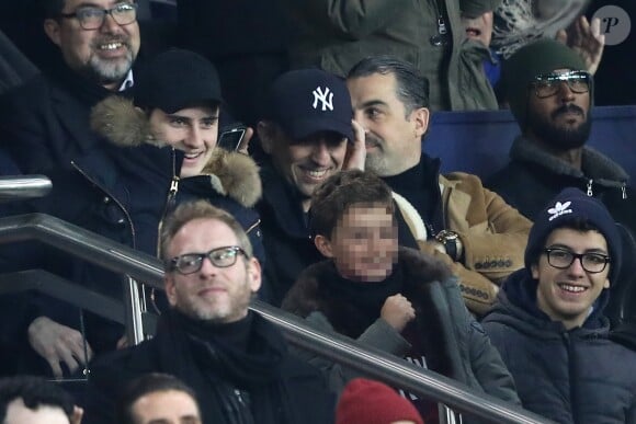 Gad Elmaleh, son fils Noé, Nicolas Anelka - People au match de Ligue 1 PSG - Lille au Parc des Princes à Paris, le 2 novembre 2018.