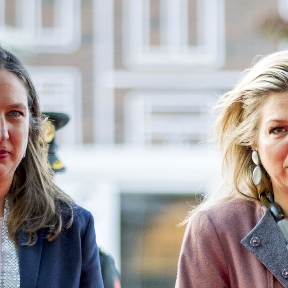 La reine Maxima des Pays-Bas lors de sa visite au centre 113 pour la prévention du suicide à Amsterdam le 2 novembre 2018, pour le dixième anniversaire de l'organisation. Cet engagement avait lieu cinq mois après que la petite soeur chérie de la reine s'est donné la mort.