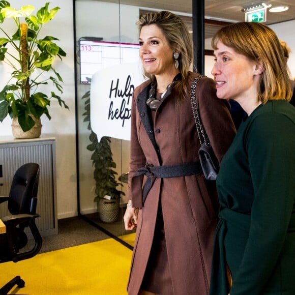 La reine Maxima des Pays-Bas lors de sa visite au centre 113 pour la prévention du suicide à Amsterdam le 2 novembre 2018, pour le dixième anniversaire de l'organisation. Cet engagement avait lieu cinq mois après que la petite soeur chérie de la reine s'est donné la mort.