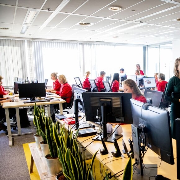 La reine Maxima des Pays-Bas lors de sa visite au centre 113 pour la prévention du suicide à Amsterdam le 2 novembre 2018, pour le dixième anniversaire de l'organisation. Cet engagement avait lieu cinq mois après que la petite soeur chérie de la reine s'est donné la mort.