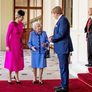 La reine Maxima et le roi Willem-Alexander des Pays-Bas reçus par la reine Elizabeth II au palais de Buckingham à Londres, le 24 octobre 2018.