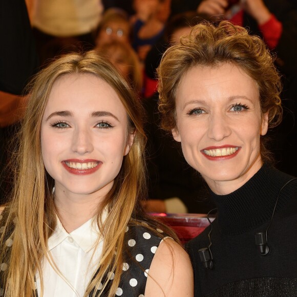 Alexandra Lamy et sa fille Chloé Jouannet - Enregistrement de l'émission "Vivement Dimanche" à Paris le 11 Fevrier 2015. L'émission sera diffusée le 15 Fevrier. Invité principal Alexandra Lamy
