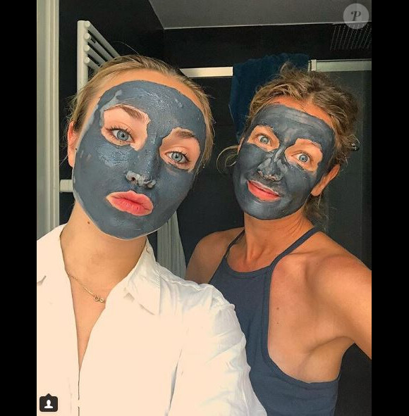 Alexandra Lamy et Chloé Jouannet posent avec un masque de beauté sur Instagram le 3 novembre 2018.