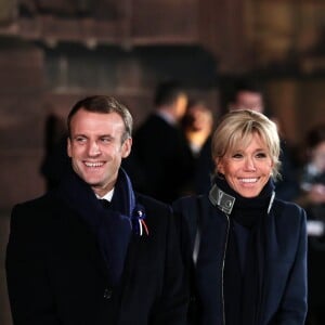 Le couple présidentiel, le président de la République française Emmanuel Macron et sa femme la Première Dame Brigitte Macron (Trogneux) ont accueilli le président de la République fédérale d'Allemagne et sa femme avec une cérémonie militaire, avant de pénétrer dans la cathédrale Notre-Dame de Strasbourg pour un concert d'oeuvres de Debussy et Beethoven à Strasbourg, France, le 4 Novembre 2018, pour lancer une semaine de commémorations du centenaire de l'armistice de la Première Guerre mondiale. La Première Dame française est vêtue d'une veste zippée à col métallisé signée Louis Vuitton, la même que le soir de l'élection de son mari. © Stéphane Lemouton/Bestimage