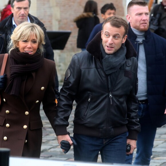 Le président de la République française Emmanuel Macron et sa femme la Première Dame Brigitte Macron en week-end de 3 jours à Honfleur le 1er novembre 2018. Le couple présidentiel s'est rendu en début d'après-midi au Bistro des Artistes dans la vieille ville de Honfleur (Calvados) avant de déambuler dans les rues de la ville, saluant des passants et posant pour des selfies.