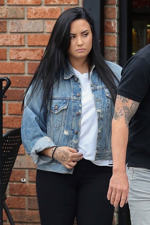 Demi Lovato est allée boire un café accompagnée de son garde du corps après une séance de sport à Los Angeles, le 7 novembre 2018.