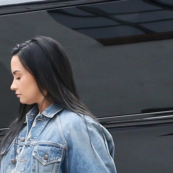 Demi Lovato est allée boire un café accompagnée de son garde du corps après une séance de sport à Los Angeles, le 7 novembre 2018.