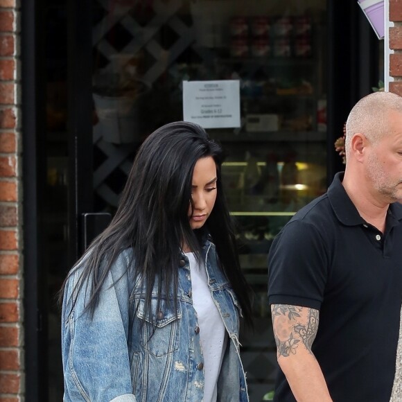 Demi Lovato est allée boire un café accompagnée de son garde du corps après une séance de sport à Los Angeles, le 7 novembre 2018.