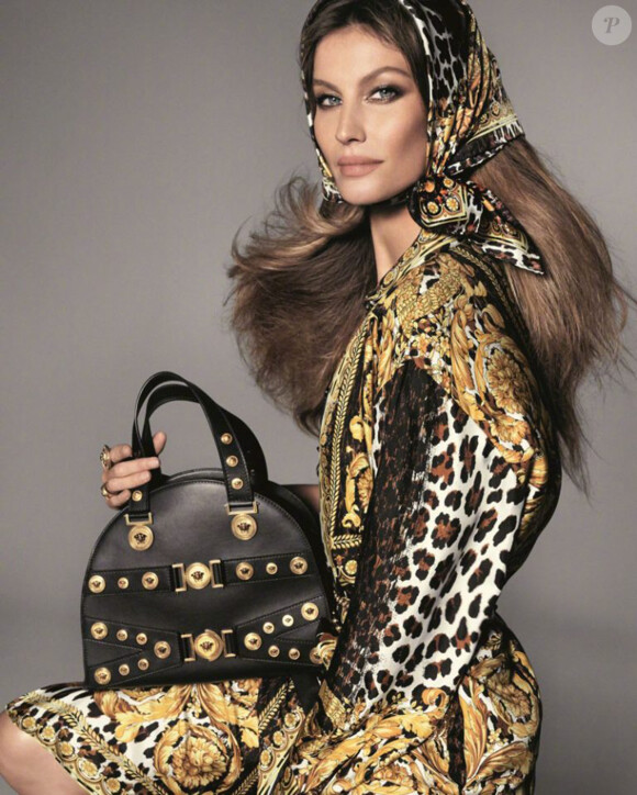 Gisele Bundchen pose pour la campagne publicitaire de "Versace". New York, le 14 décembre 2017.