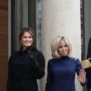 La Première Dame, Brigitte Macron (Trogneux) accueille la Première Dame des Etats-Unis, Melanie Trump au palais de l'Elysée à Paris, France, le 10 novembre 2018, à l'occasion du Centenaire de l'Armistice de la Première Guerre Mondiale. © Stéphane Lemouton/Bestimage