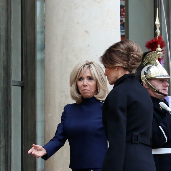 La Première Dame, Brigitte Macron (Trogneux) accueille la Première Dame des Etats-Unis, Melanie Trump au palais de l'Elysée à Paris, France, le 10 novembre 2018, à l'occasion du Centenaire de l'Armistice de la Première Guerre Mondiale. © Stéphane Lemouton/Bestimage