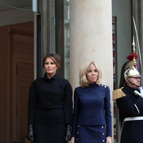 La Première Dame, Brigitte Macron (Trogneux) accueille la Première Dame des Etats-Unis, Melanie Trump au palais de l'Elysée à Paris, France, le 10 novembre 2018, à l'occasion du Centenaire de l'Armistice de la Première Guerre Mondiale. © Stéphane Lemouton/Bestimage