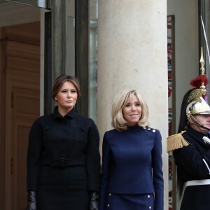 La Première Dame, Brigitte Macron (Trogneux) accueille la Première Dame des Etats-Unis, Melanie Trump au palais de l'Elysée à Paris, France, le 10 novembre 2018, à l'occasion du Centenaire de l'Armistice de la Première Guerre Mondiale. © Stéphane Lemouton/Bestimage