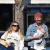 Hilary Duff et son compagnon Matthew Koma se promènent avec leur fille Banks à Studio City le 9 novembre 2018.