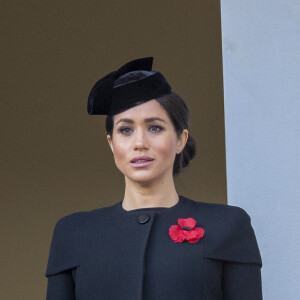 Meghan Markle, duchesse de Sussex, enceinte, le 11 novembre 2018 à l'abbaye de Westminster pour un service commémorant le centenaire de l'Armistice de 1918.