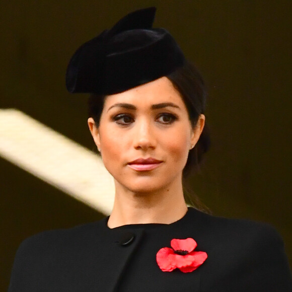 Meghan Markle, duchesse de Sussex, enceinte, le 11 novembre 2018 à l'abbaye de Westminster pour un service commémorant le centenaire de l'Armistice de 1918.