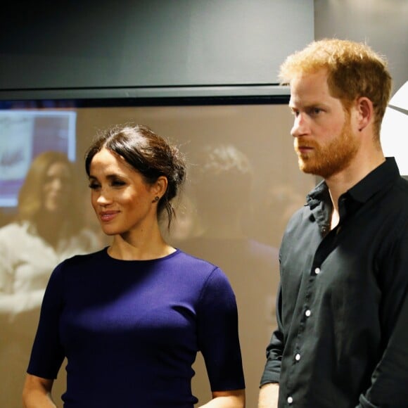 La duchesse Meghan de Sussex (Meghan Markle), enceinte, et le prince Harry le 31 octobre 2018 lors de la visite d'un élevage de kiwis à Rainbow Springs, Rotorua, en Nouvelle-Zélande.