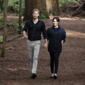 Le prince Harry, duc de Sussex, et la duchesse Meghan de Sussex (Meghan Markle), enceinte, visitant le site Redwoods Tree Walk à Rotorua, Nouvelle-Zélande, le 31 octobre 2018.