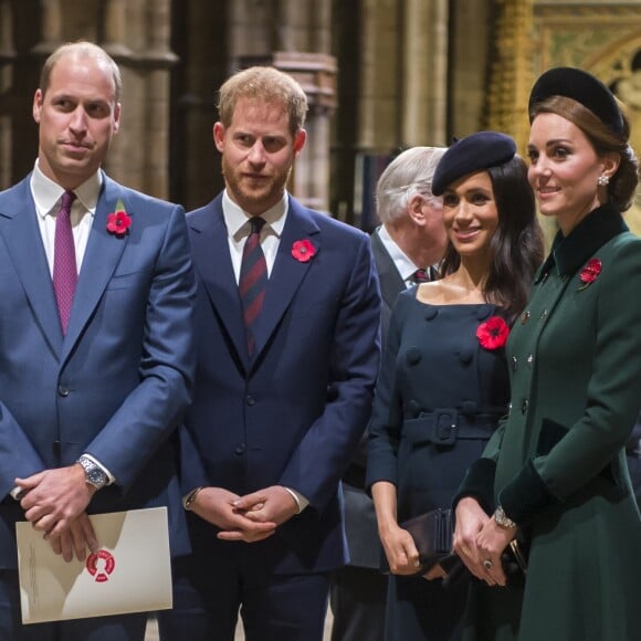 Le prince William, le prince Harry, la duchesse Meghan de Sussex et la duchesse Catherine de Cambridge à l'abbaye de Westminster lors du service commémoratif pour le centenaire de la fin de la Première Guerre mondiale à Londres le 11 novembre 2018