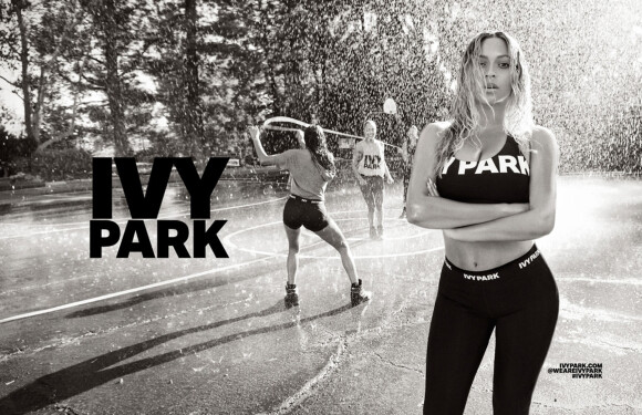 Beyoncé pose pour sa ligne de vêtements de sport "Ivy Park" à Houston le 31 mars 2016.