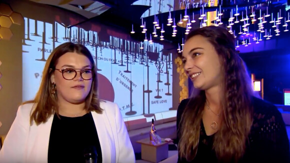 Camille Gottlieb et son amie Charlotte Marsan devant les caméras de Monaco Info le 10 novembre 2018 lors du lancement de leur association Be Safe Monaco.