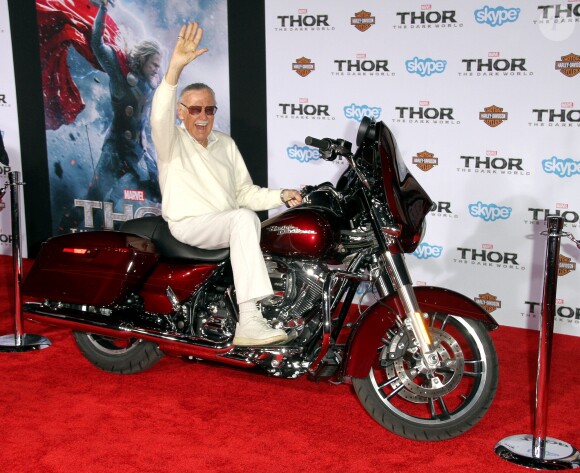 Stan Lee a la premiere du film "Thor : le monde des ténèbres" au cinema El Capitan a Hollywood. Le 4 novembre 2013