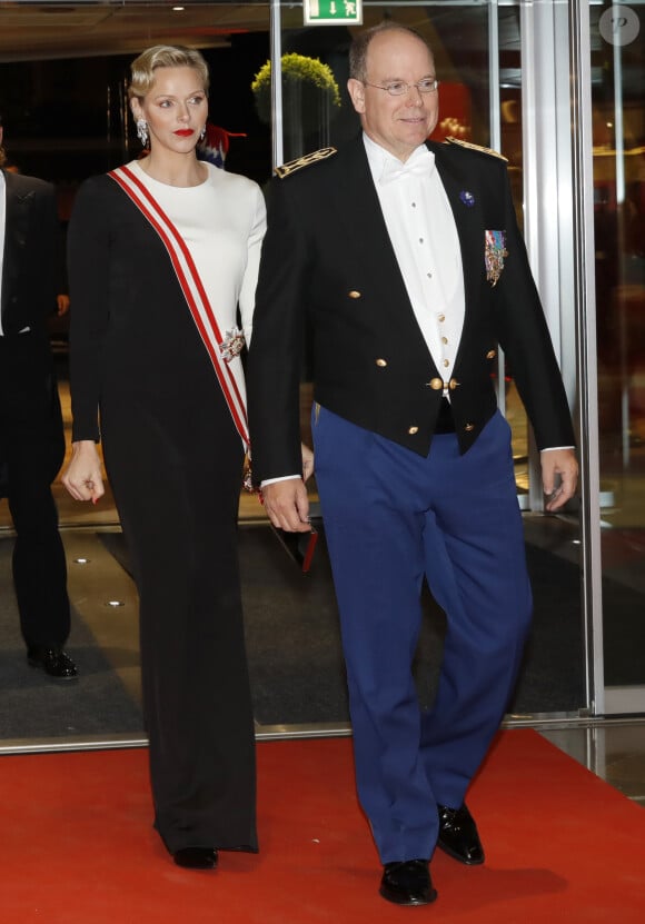 La princesse Charlene (habillée par Akris) et le prince Albert II de Monaco le 19 novembre 2018 au Grimaldi Forum lors de la soirée de gala dans le cadre de la Fête Nationale monégasque 2018. © Claudia Albuquerque/ Bestimage