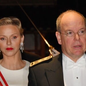 La princesse Charlene (en robe Akris) et le prince Albert II de Monaco arrivant le 19 novembre 2018 au Grimaldi Forum lors de la soirée de gala dans le cadre de la Fête Nationale monégasque 2018. © Bruno Bebert / PRM / Bestimage