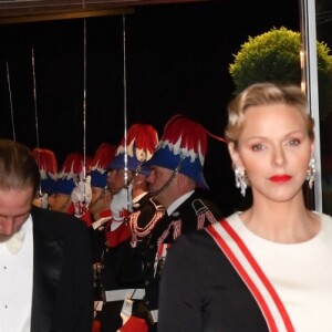 La princesse Charlene (en robe Akris) et le prince Albert II de Monaco arrivant le 19 novembre 2018 au Grimaldi Forum lors de la soirée de gala dans le cadre de la Fête Nationale monégasque 2018. © Bruno Bebert / PRM / Bestimage